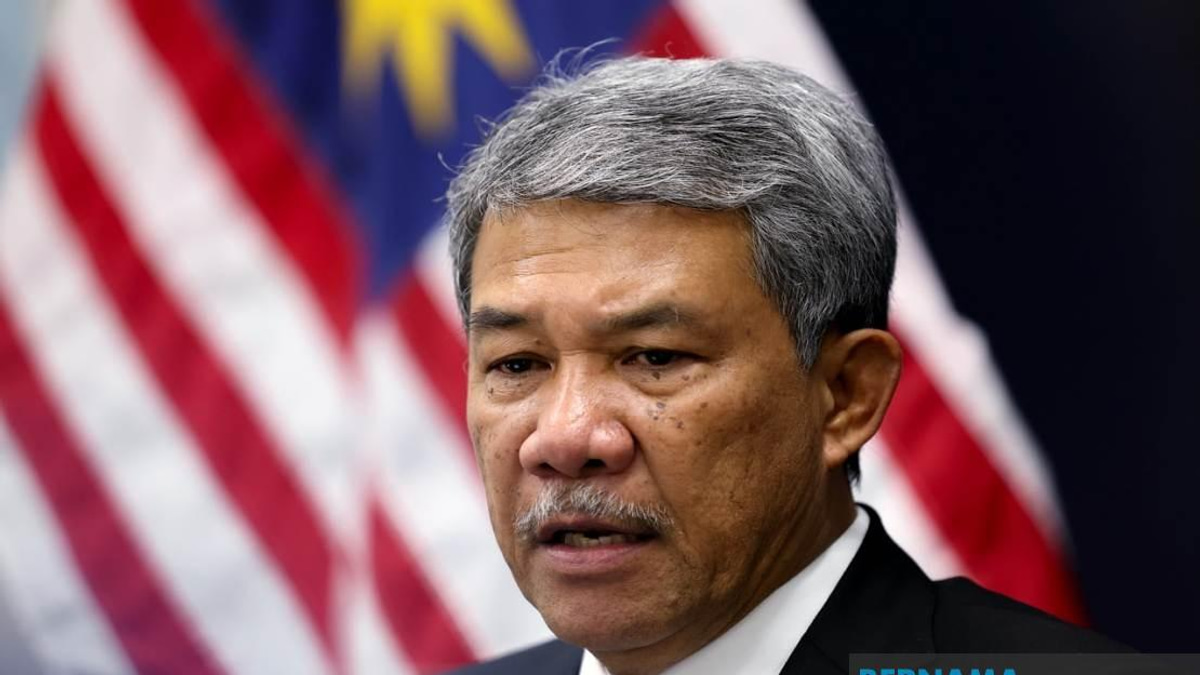 Foreign Minister Mohamad Leads Malaysian Delegation to 59th ASEAN Foreign Ministers' Meeting in Manila