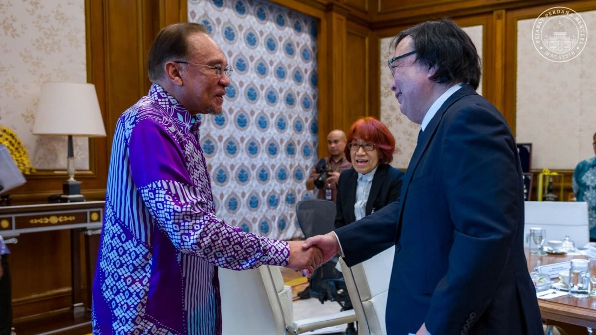 Anwar Ibrahim Meets Genron NPO President to Deepen Malaysia-Japan Strategic Ties