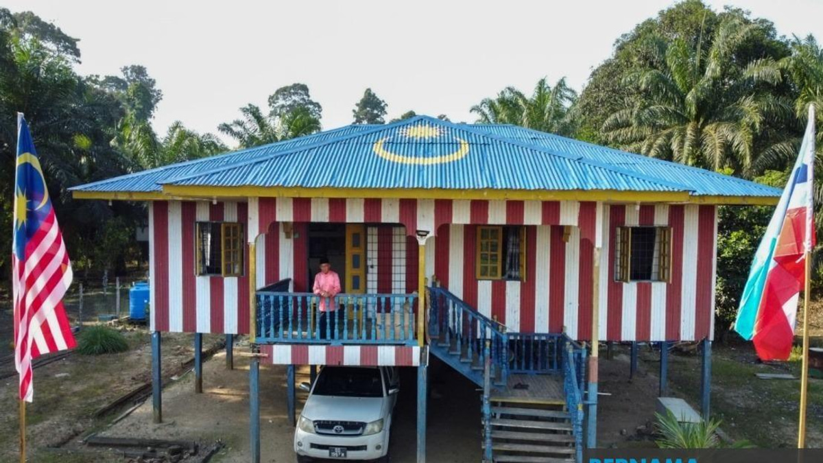 Teratak Gemilang: One Man's Vibrant Tribute to Malaysia