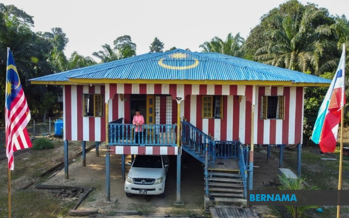 Teratak Gemilang: One Man's Vibrant Tribute to Malaysia