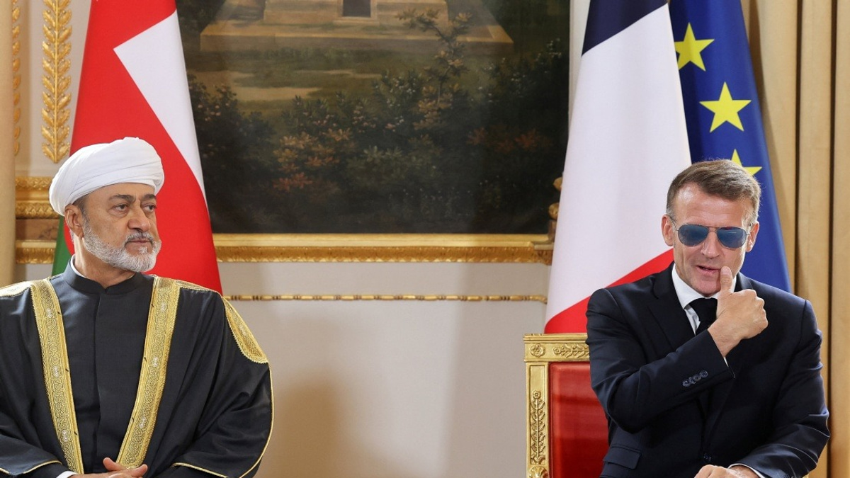 Macron's Aviators Return: French Leader Wears Signature Sunglasses to Oman Talks