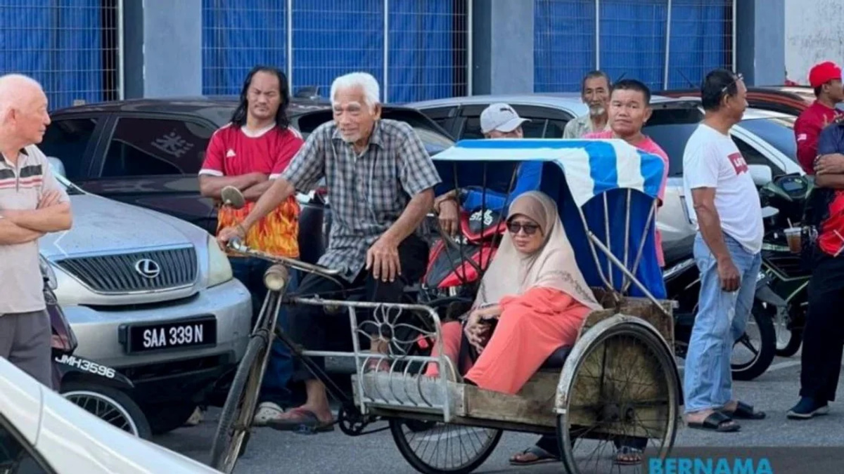 PM Anwar moved by elderly trishaw rider's journey to fulfil wife's dying wish