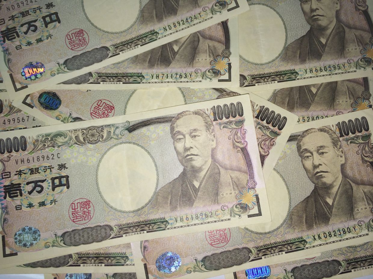 Yen Slides to 40-Year Lows Despite BOJ Rate Hike and Intervention Efforts