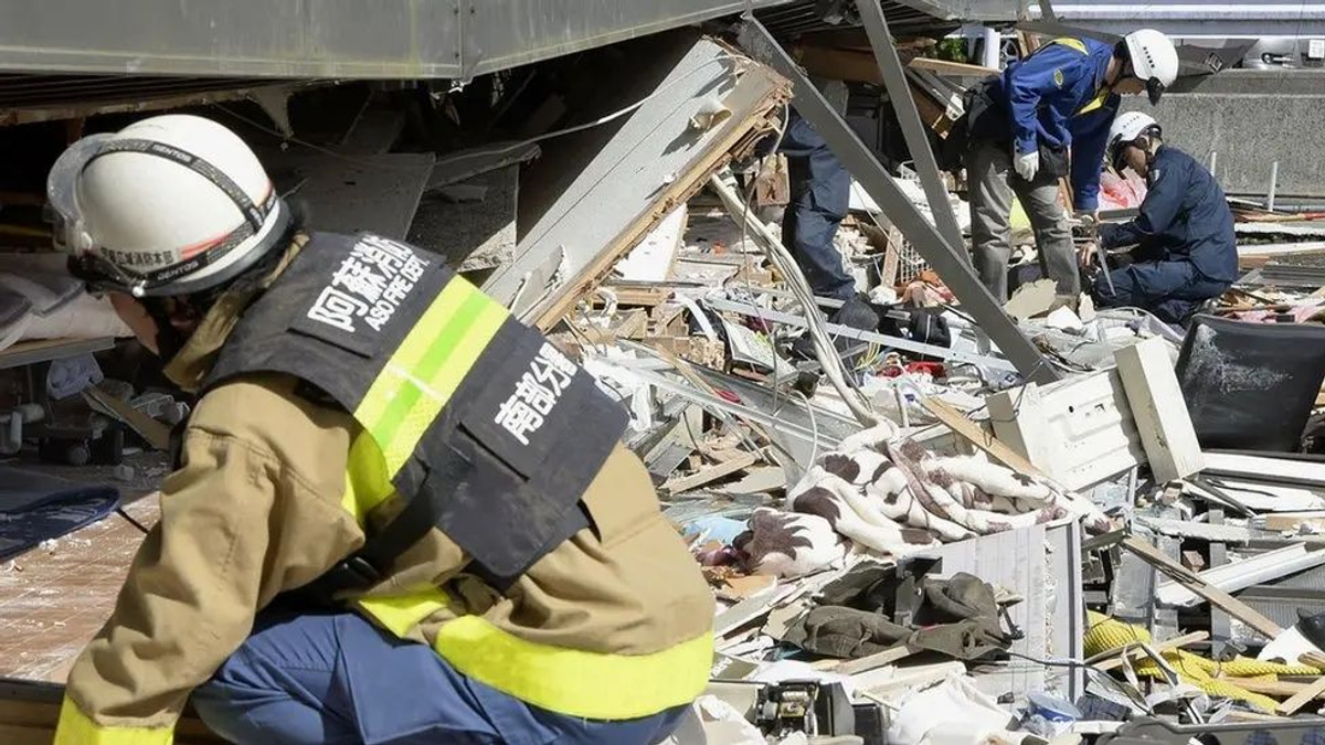 Major Explosion at Kumamoto Shopping Mall Traps Multiple People