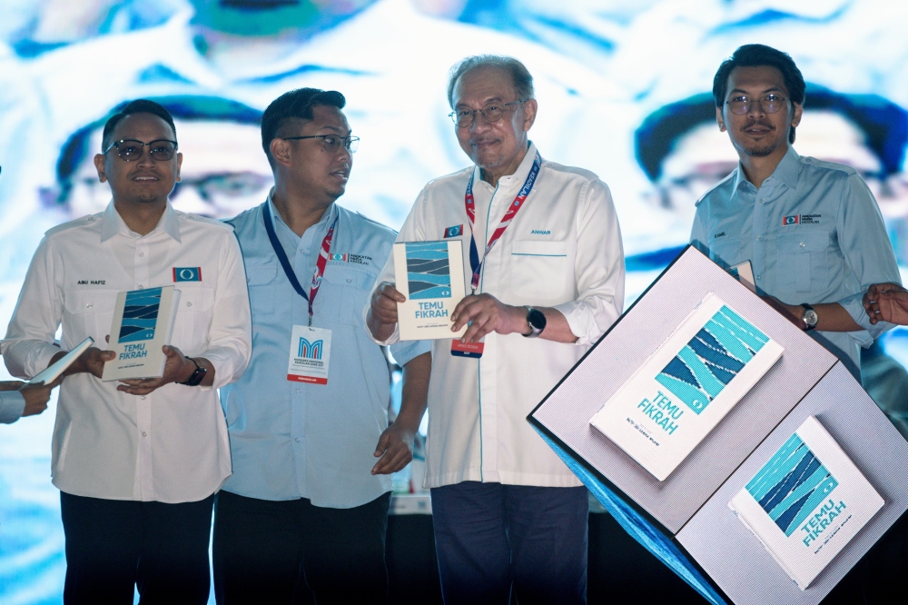 Anwar Unveils PKR Youth's Temu Fikrah Manifesto as Blueprint for Madani Governance