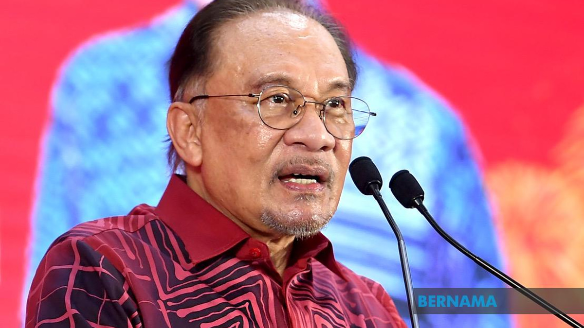 PM Anwar Maintains Strong Public Backing With 52% Approval, Survey Shows