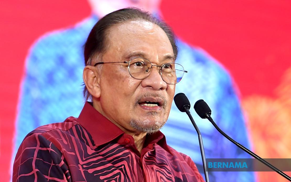 PM Anwar Maintains Strong Public Backing With 52% Approval, Survey Shows