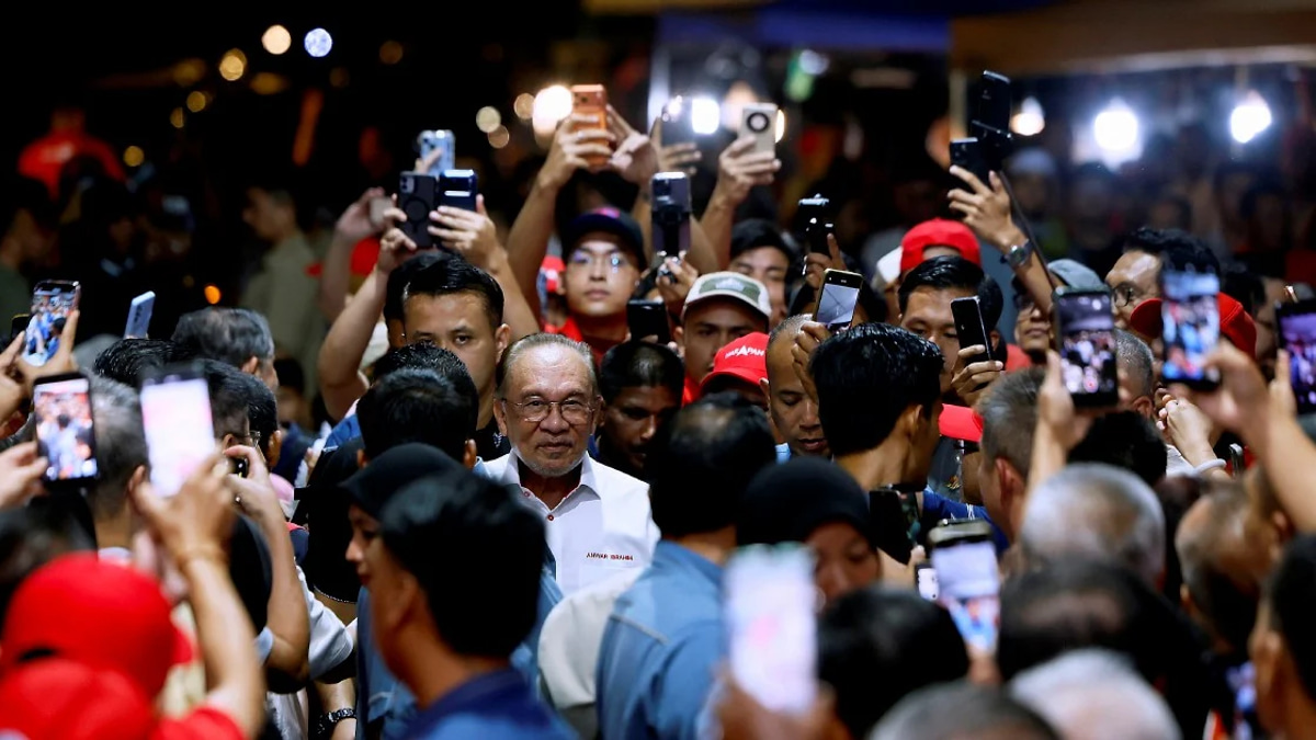Anwar Declares End to 'Culture of Plunder' as Madani Government Vows Clean Governance