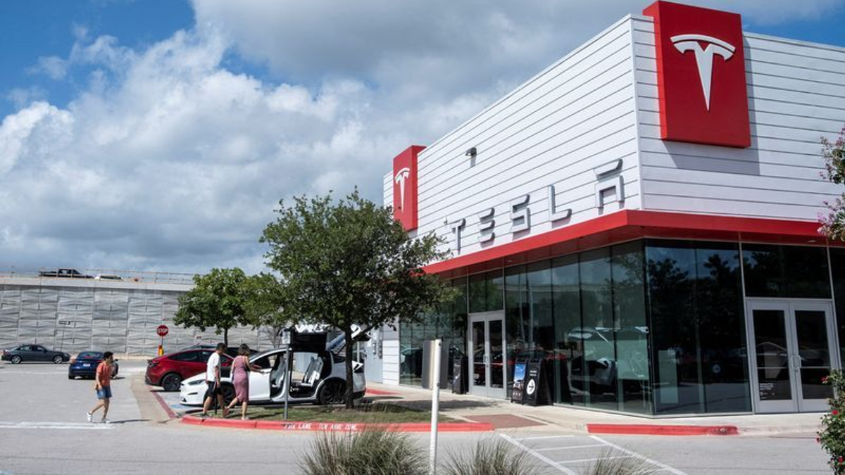 US safety investigators open inquiry into fatal Tesla crash in Texas