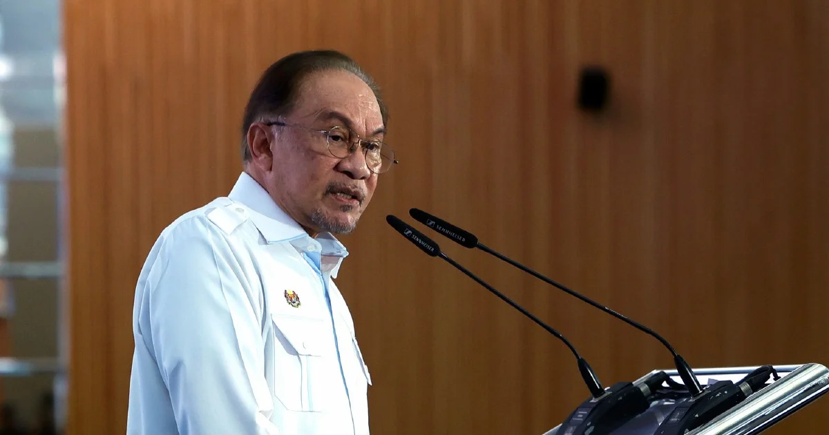 Anwar Rebuffs Accusations of Unequal State Development Funding