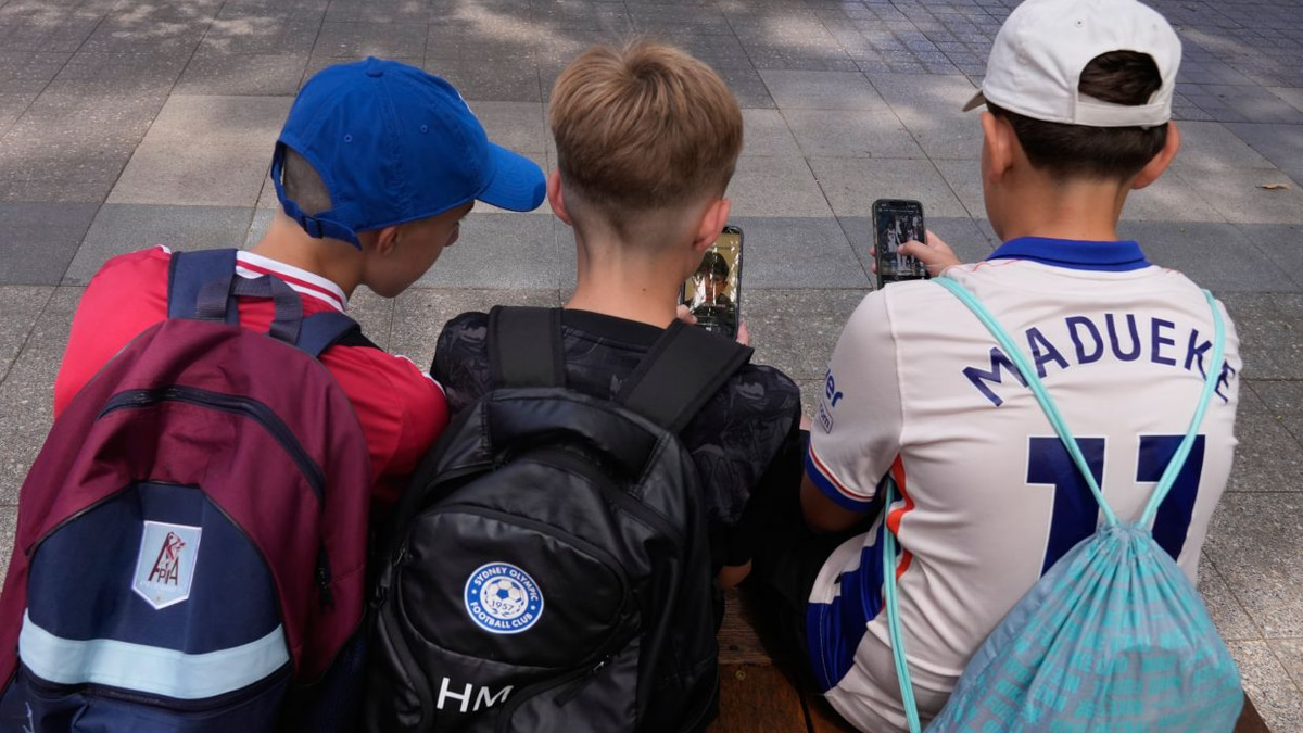Australia Tightens Social Media Age Ban as Enforcement Proves Difficult