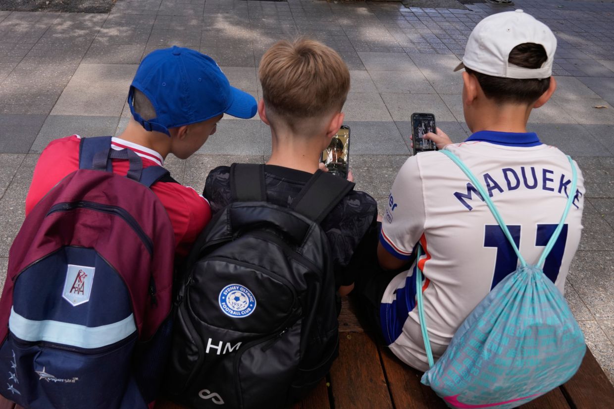 Australia Tightens Social Media Age Ban as Enforcement Proves Difficult