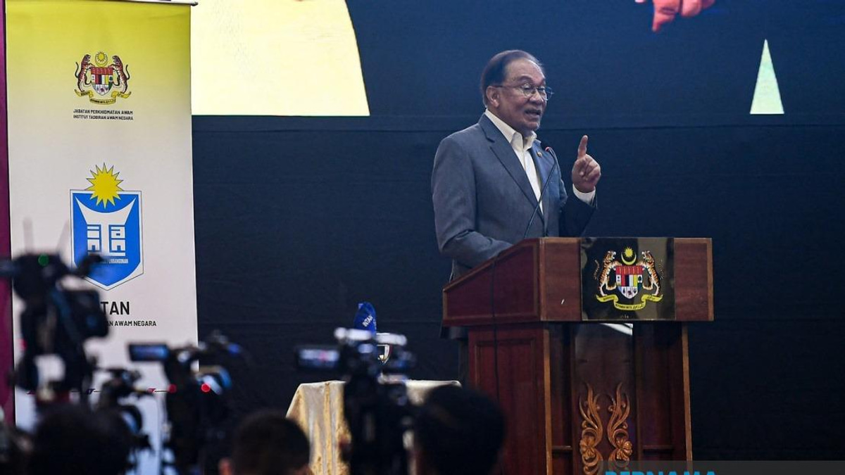 Anwar Acknowledges Perception of Stern Approach With Civil Service