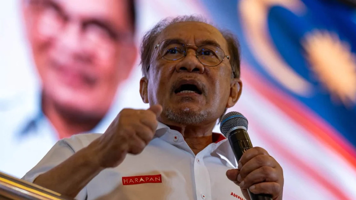 Anwar Rules Out Singapore Voting Arrangement for Johor Election