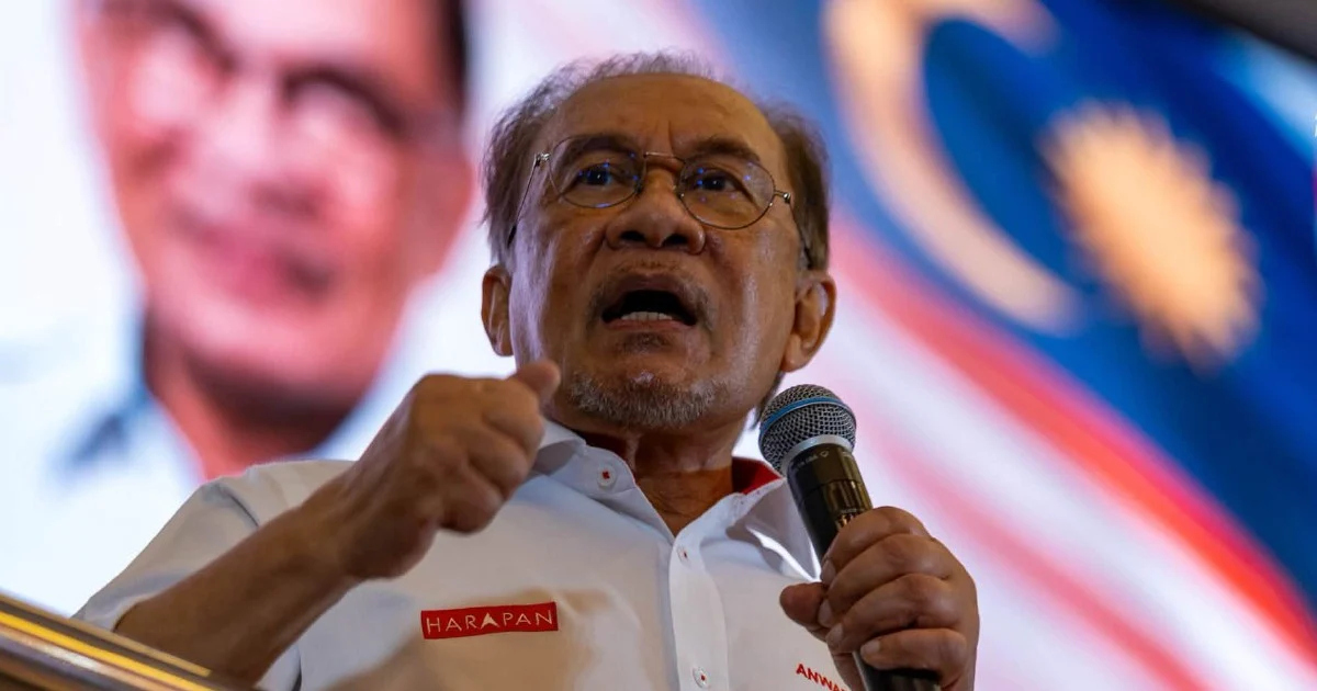 Anwar Rules Out Singapore Voting Arrangement for Johor Election