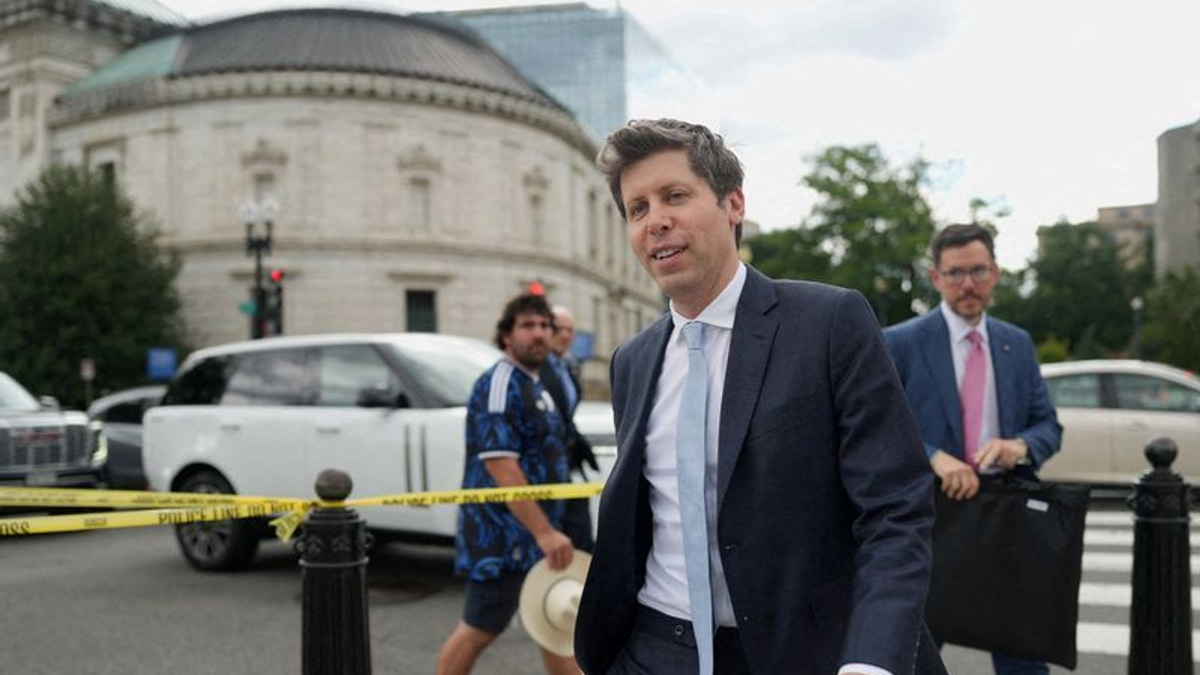 Tech Giants to Brief Trump Team on AI Safety Testing as Hacking Concerns Mount