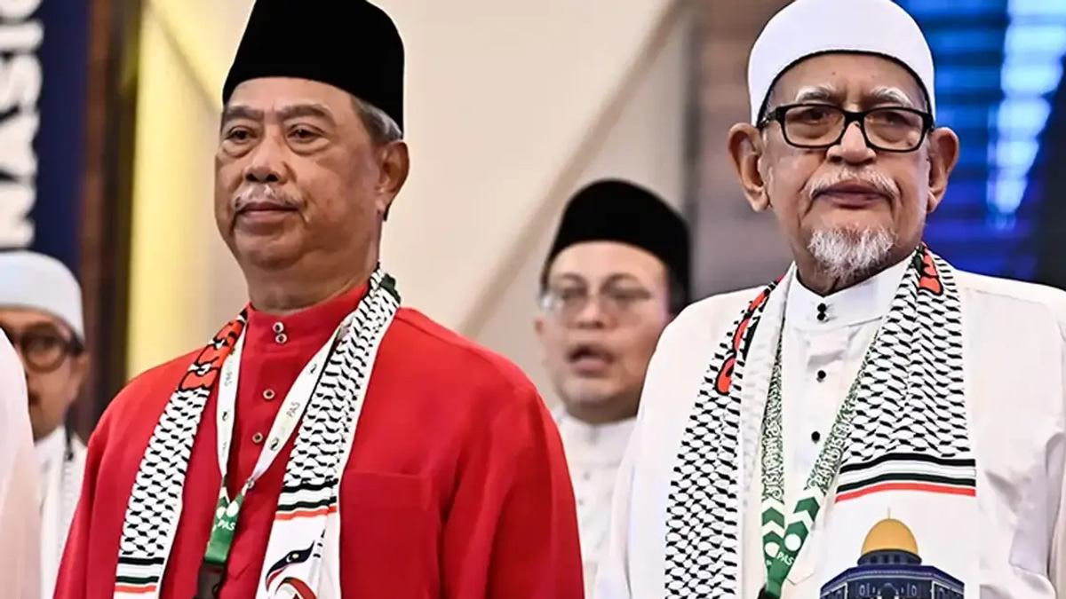 Muhyiddin Attacks PAS over Secret Alliance Negotiations with Barisan Nasional