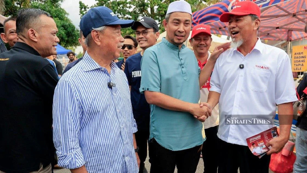 Johor Election: Rival Candidates Encounter at Night Market During Grassroots Campaign Push