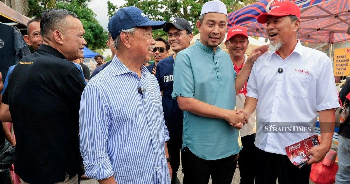 Johor Election: Rival Candidates Encounter at Night Market During Grassroots Campaign Push