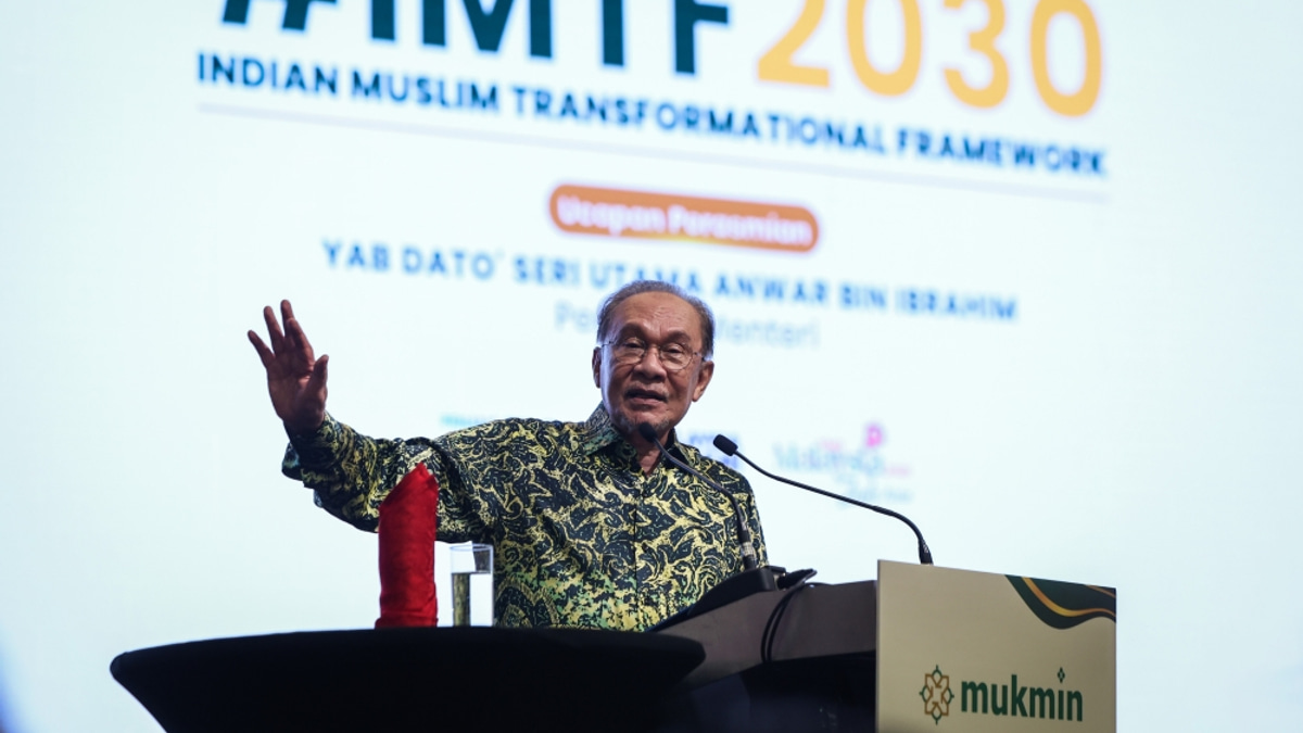 Anwar Sets One-Month Deadline for Ministries to Clear Foreign Worker Applications in Food Sector