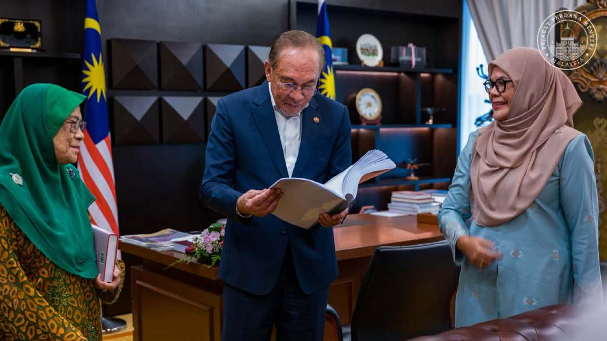 Anwar's Book of Ideas Aimed at Guiding Future Nation-builders