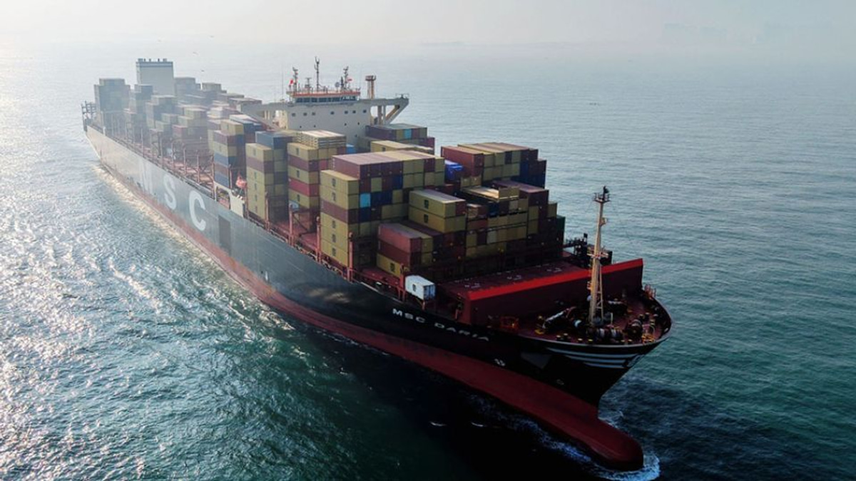 US targets Chinese shipping firms in latest Iranian oil sanctions push
