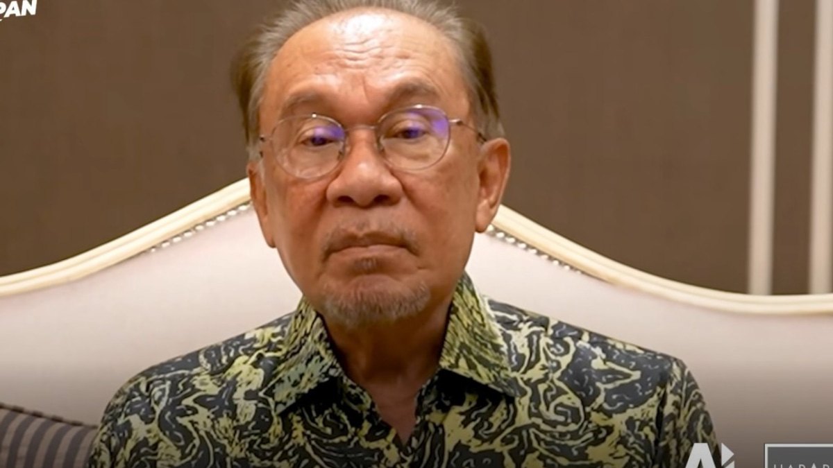 Anwar Urges Military, Police Personnel to Back PH in Negeri Sembilan Election
