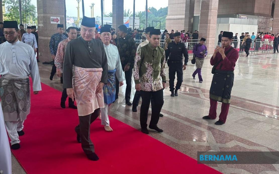 Sultan Nazrin Calls for Thoughtful Leadership, Warns Against Rash Decisions