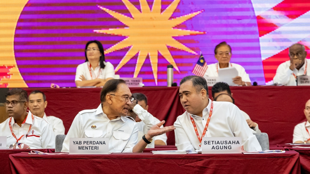 Anwar Calls on Melaka DAP to Reconsider Exit, Continue State Government Work Until Election