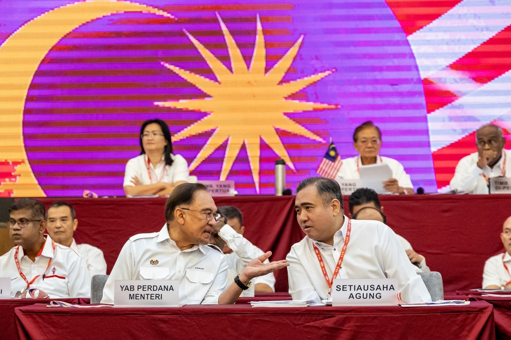 Anwar Calls on Melaka DAP to Reconsider Exit, Continue State Government Work Until Election
