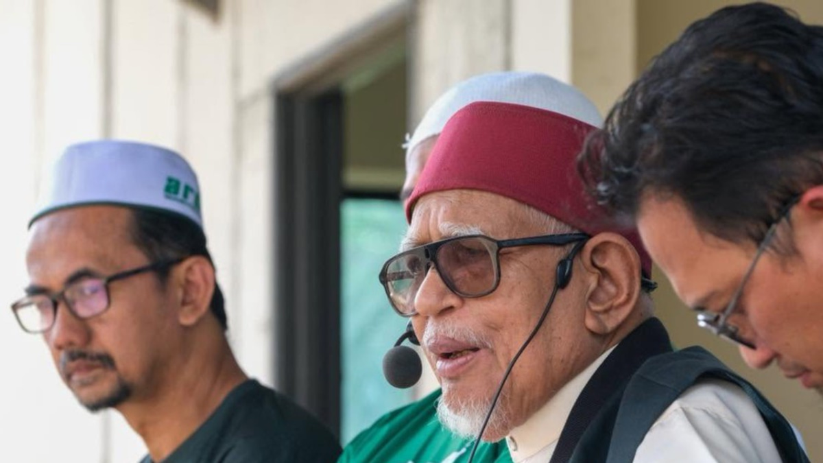 PAS President Hadi Calls for Broader Malay-Muslim Political Unity with Non-Extreme Chinese and Indian Partners