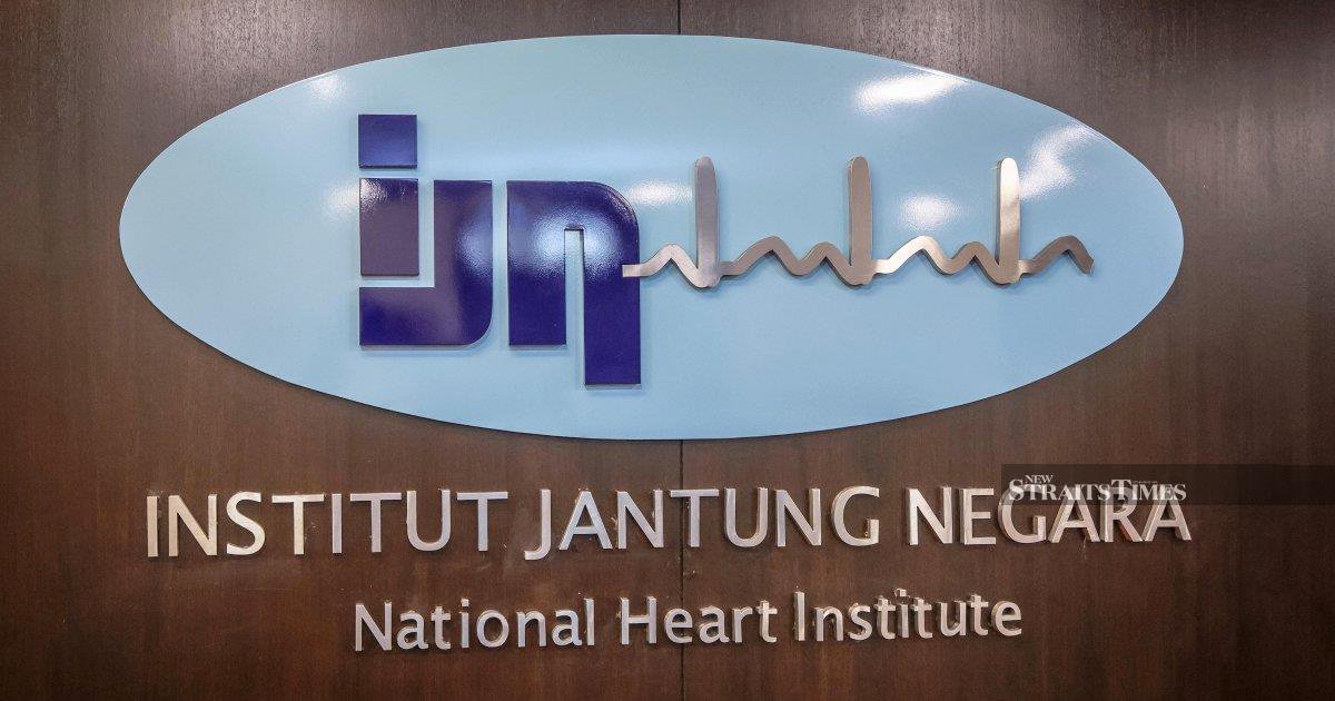 Anwar and Wan Azizah Visit Deputy PM Fadillah at IJN