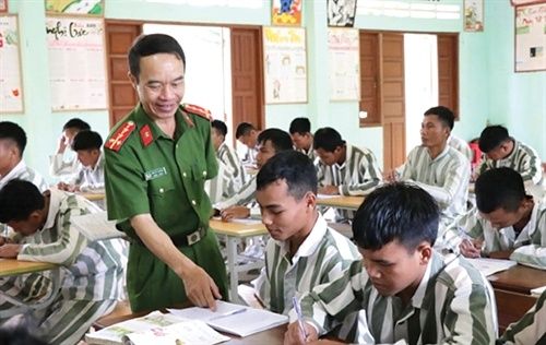 Vietnam streamlines court procedures for juvenile drug rehabilitation cases