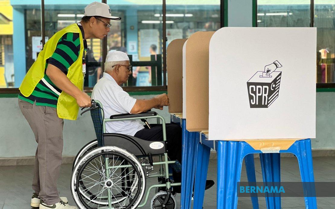 Johor Voters Head to Polls as 1,076 Centres Open Statewide