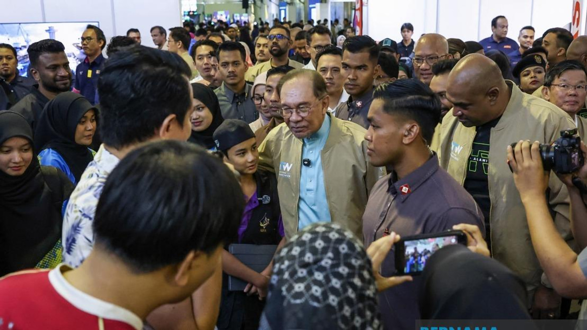 Malaysia Cannot Advance While Trapped in Divisive Politics, Anwar Warns