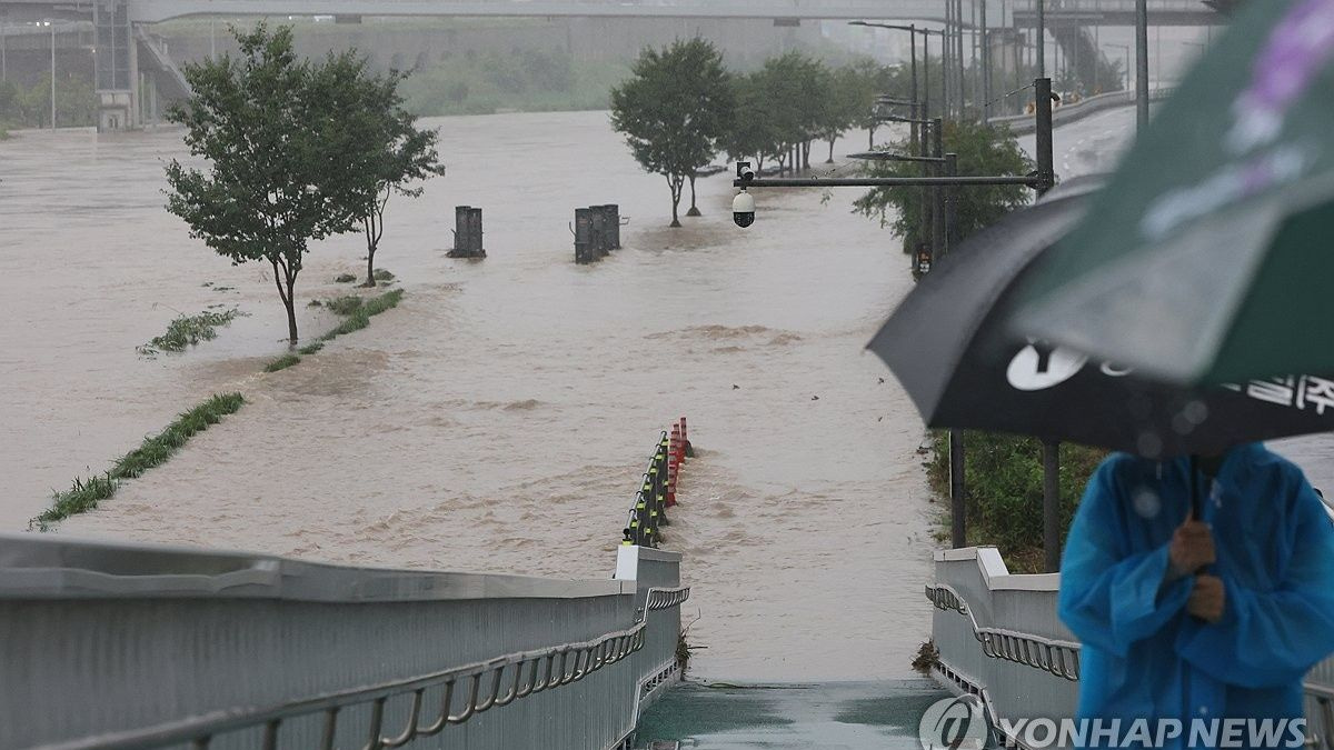 Seoul and eastern regions battered by severe downpours; 10 national parks closed as 540 properties damaged