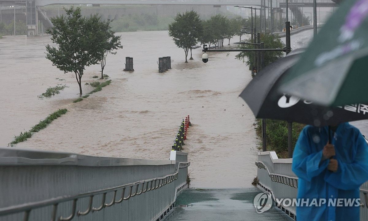 Seoul and eastern regions battered by severe downpours; 10 national parks closed as 540 properties damaged