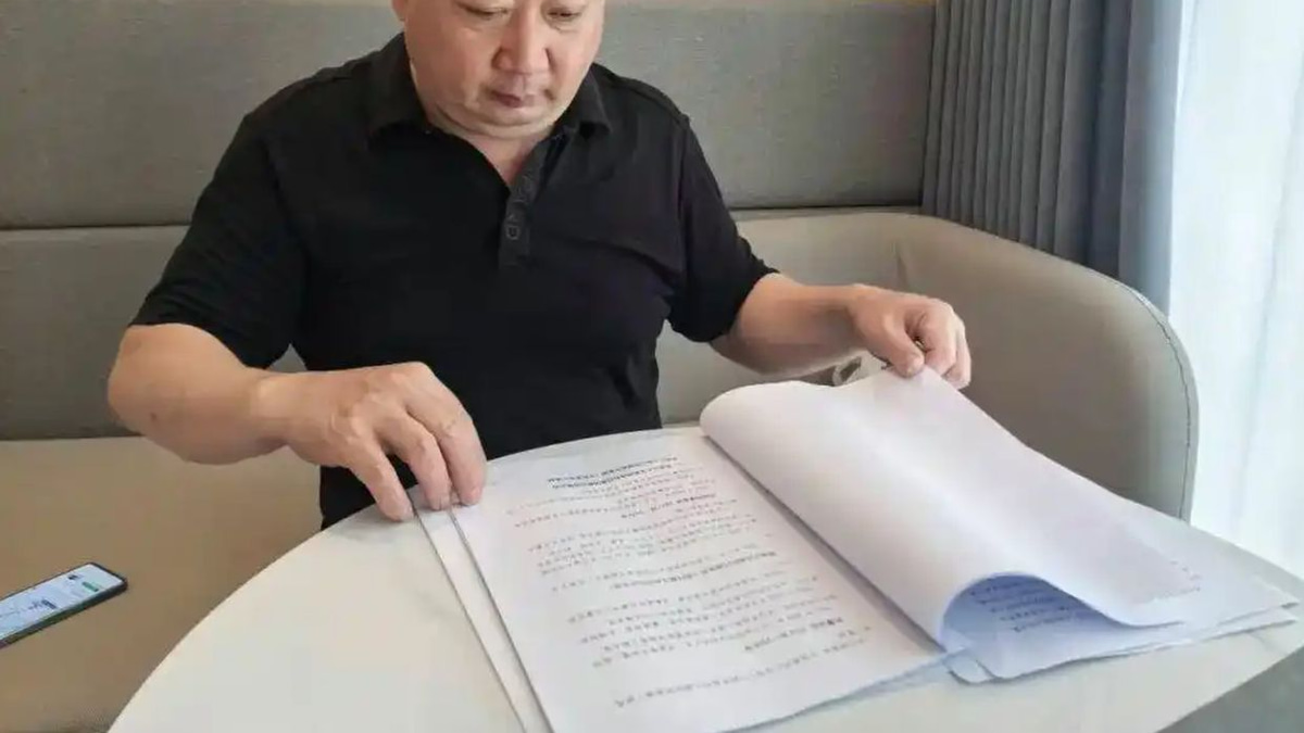 Chinese Father Sues Gaming Giants Over Son's Addiction, Seeks Court Supervision