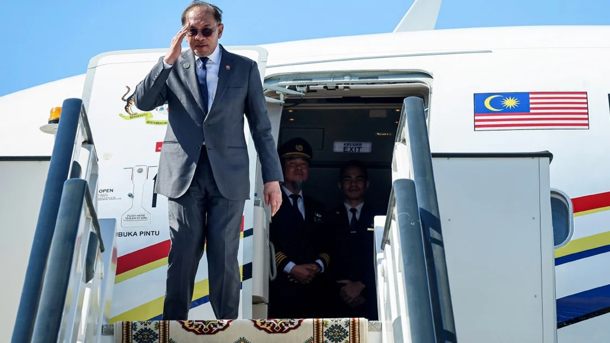 Anwar Returns to Penang Following Turkmenistan Trip to Headline Journalists' Day and Investment Forum