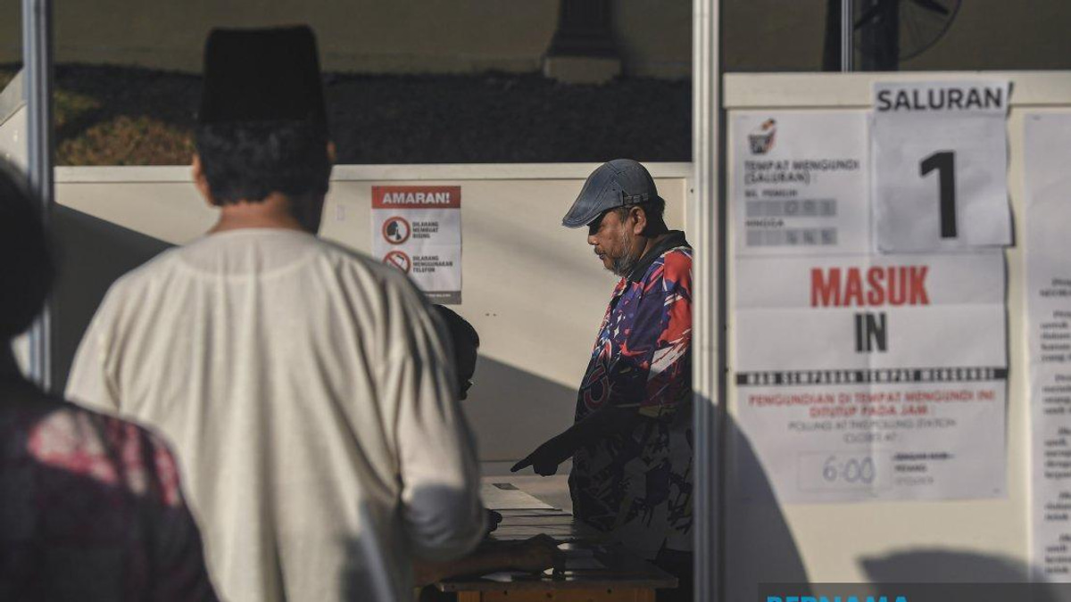 Cabinet Members Vote in Johor State Election as Polling Opens Across State