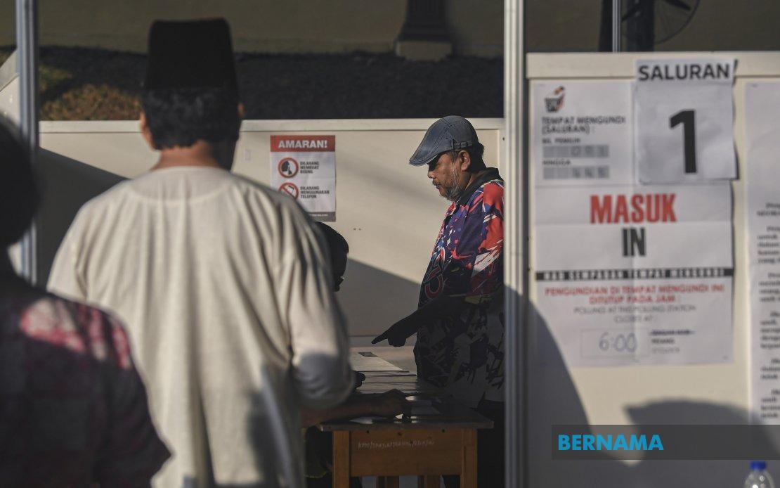 Cabinet Members Vote in Johor State Election as Polling Opens Across State