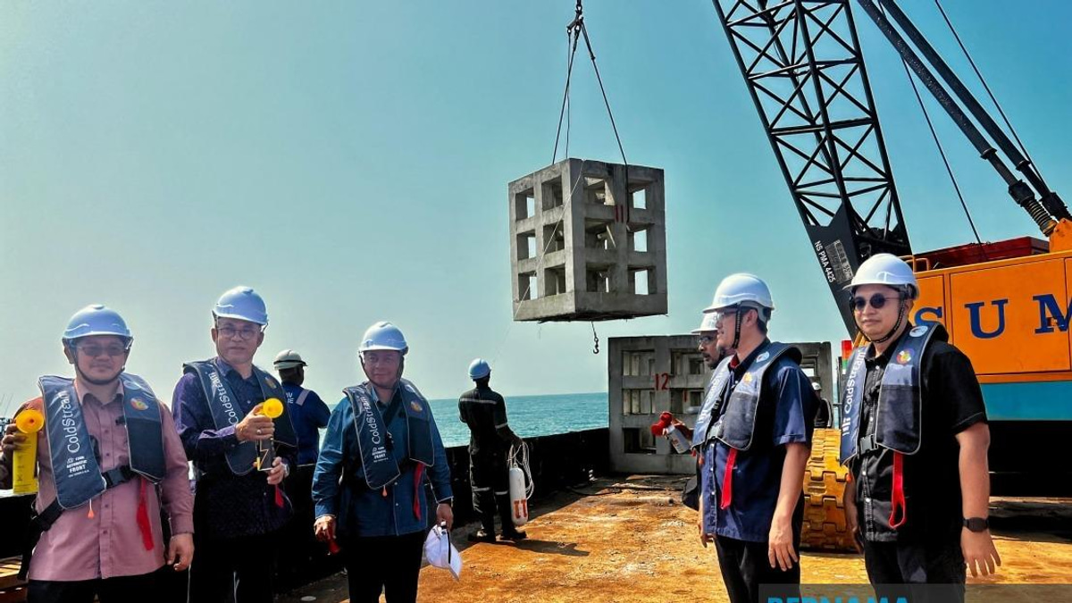 Kelantan Deploys Artificial Reefs to Protect Small-Scale Fishermen and Boost Fish Stocks