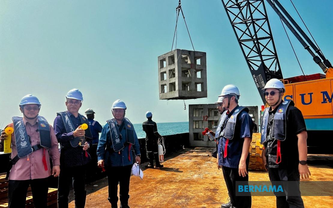 Kelantan Deploys Artificial Reefs to Protect Small-Scale Fishermen and Boost Fish Stocks