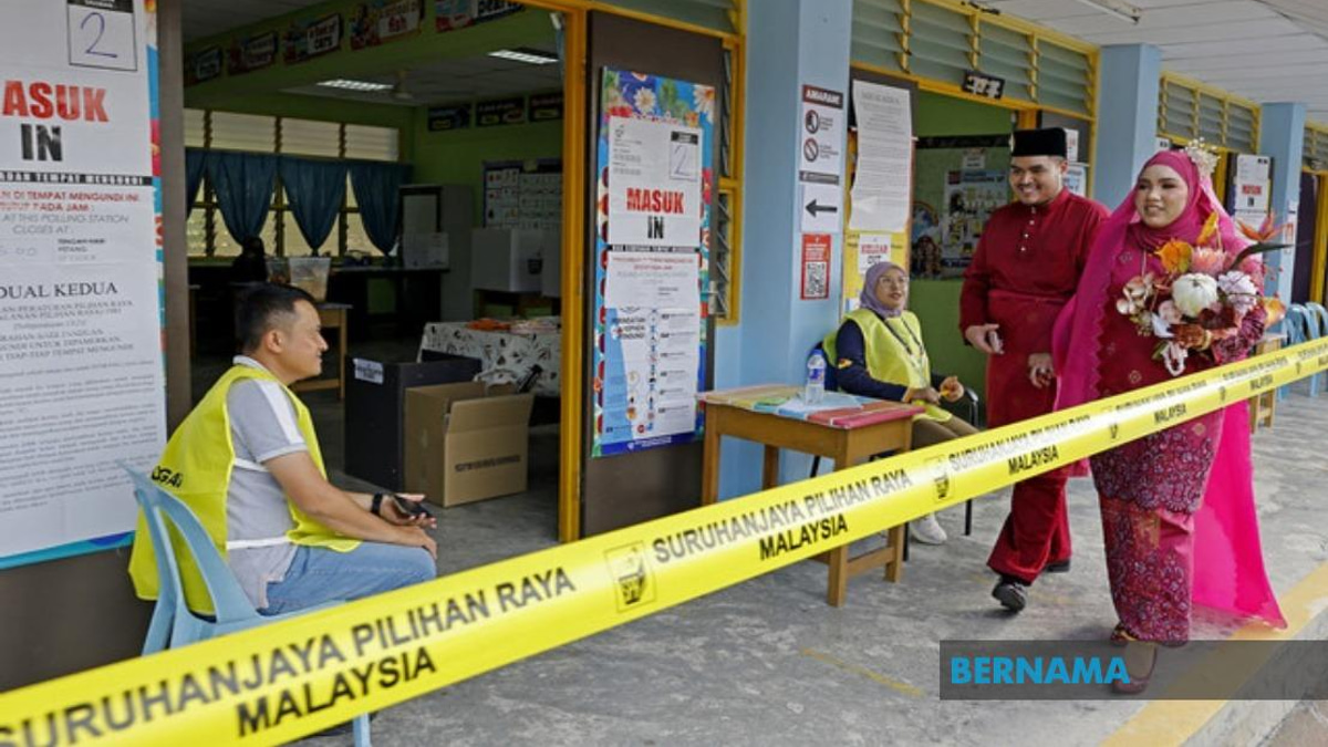 Bride Casts Vote in Traditional Wedding Attire During Negeri Sembilan Election