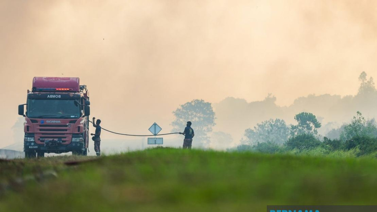 Firefighting Operations Contain Over Half of Punggai-Sebana Cove Peatland Blaze