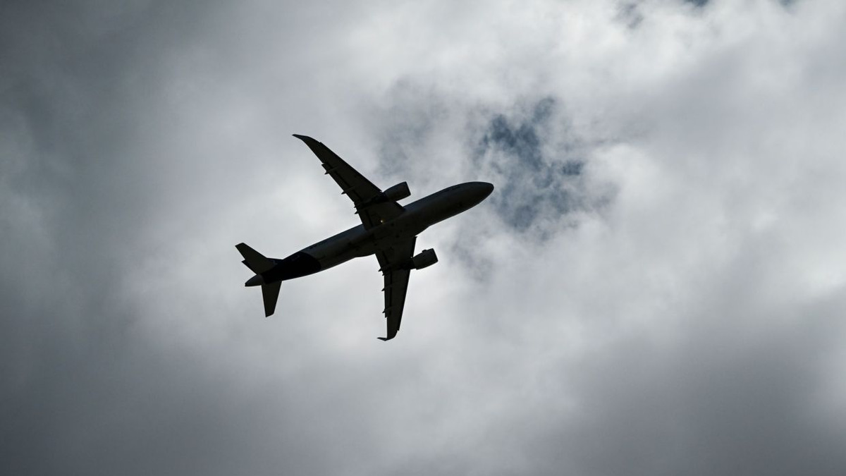 Power Bank Fire Forces Lufthansa Jet to Divert Mid-Atlantic