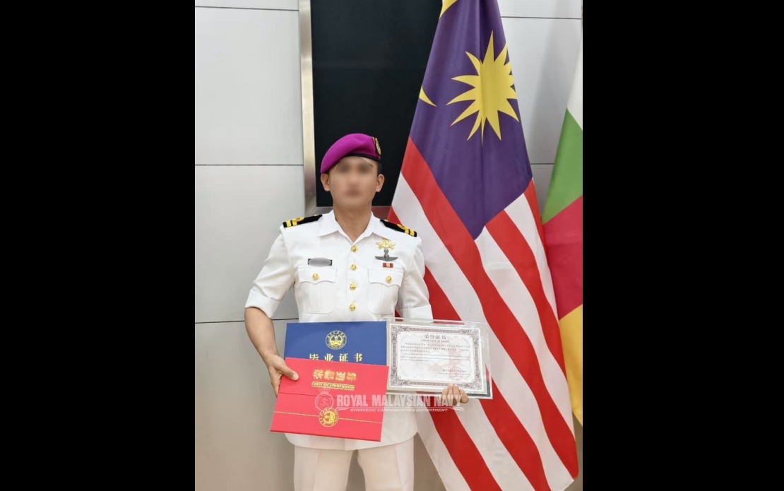 Selangor Sultan Honours PASKAL Officer's Excellence at Chinese Military Academy