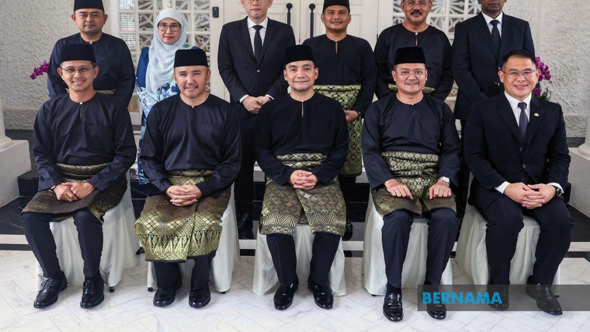Johor Swears In New State Exco With Four Fresh Appointments