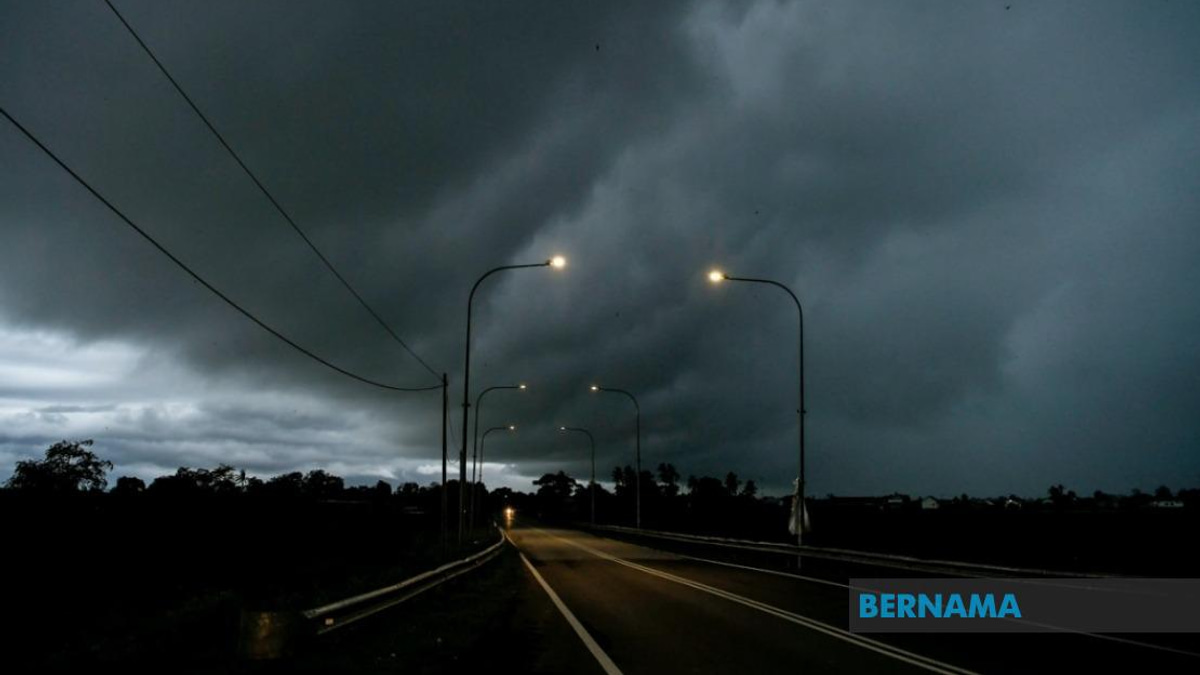 MetMalaysia Issues Thunderstorm Warning For Six States, Labuan