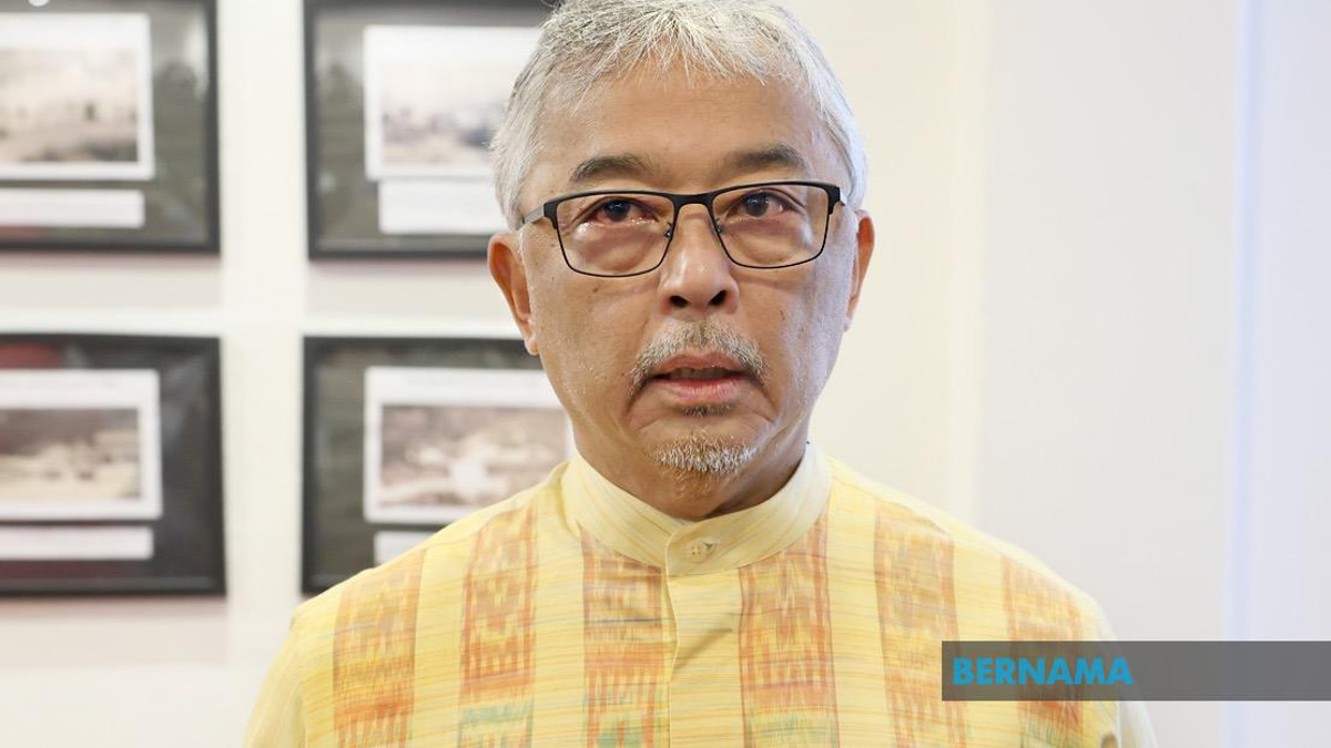 Pahang Ruler Marks Sekolah Sultan Ahmad's Centenary, Emphasises Education for Disadvantaged